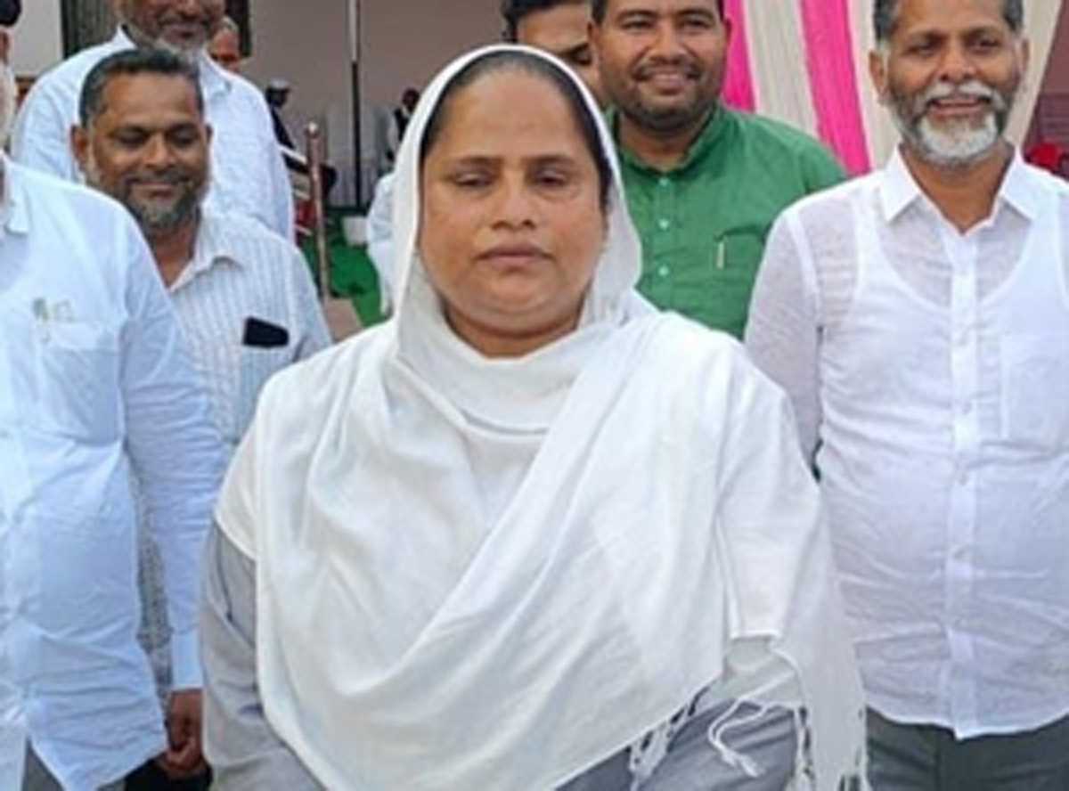 सपा विधायक सैयदा हिंदू धार्मिक कार्यक्रम में हुईं शामिल, चेयरमैन ने मंदिर शुद्ध‍िकरण कराया